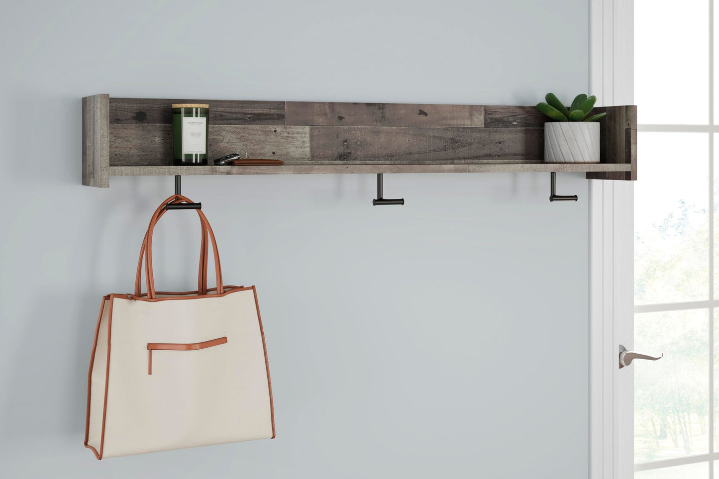 Ashley Express - Perchero de pared Neilsville con estante