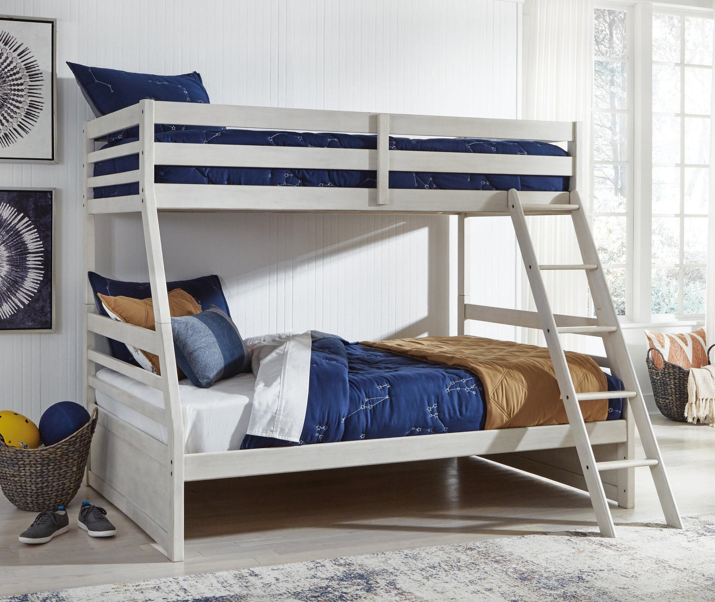 Ashley Express - Litera Robbinsdale con dos camas individuales sobre una cama matrimonial