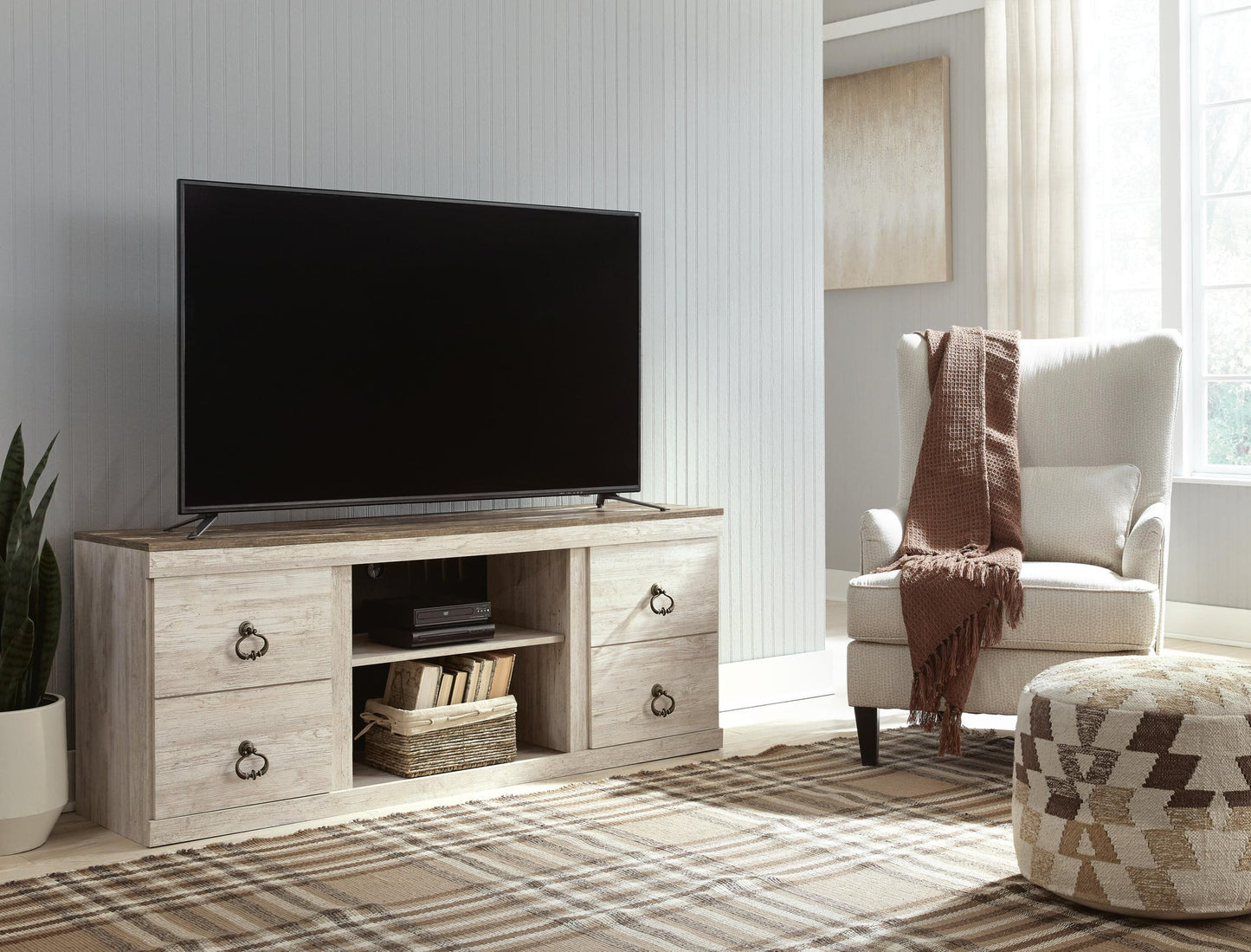 Ashley Express - Mueble para TV LG Willowton con opción de chimenea