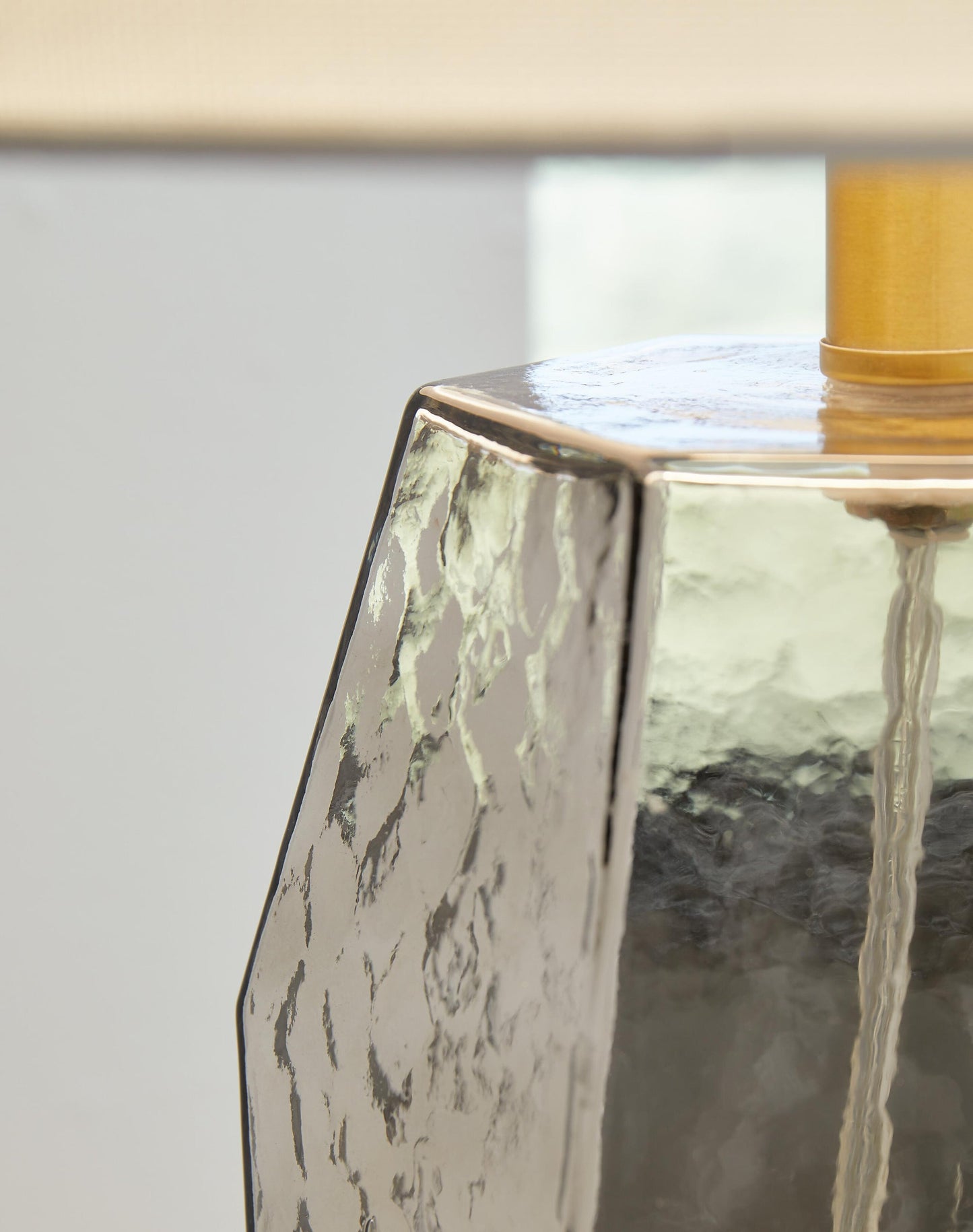 Ashley Express - Lámpara de mesa de cristal Taylow (1 unidad)