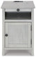 Ashley Express - Mesa auxiliar con silla Treytown
