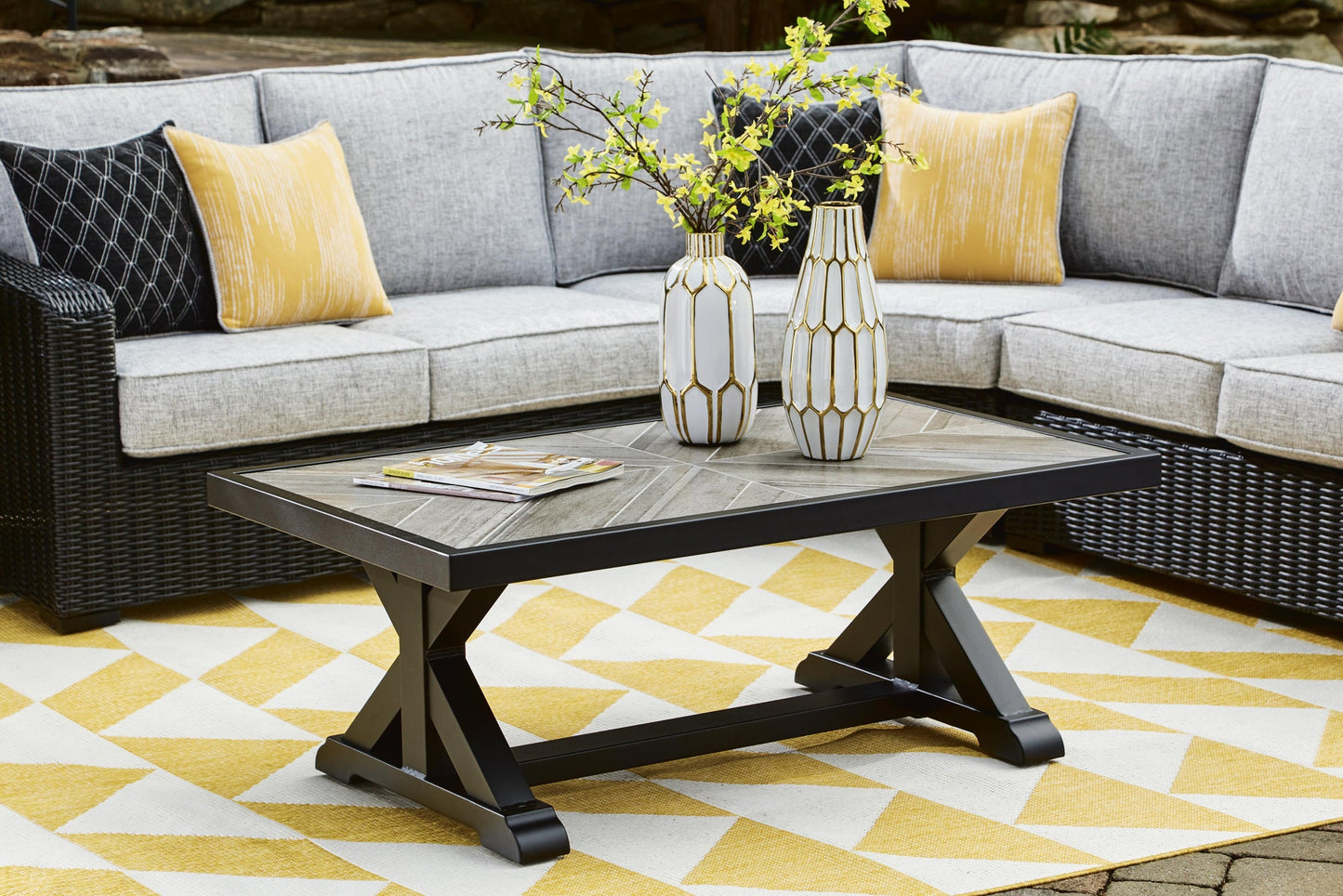 Ashley Express - Mesa de cóctel rectangular Beachcroft