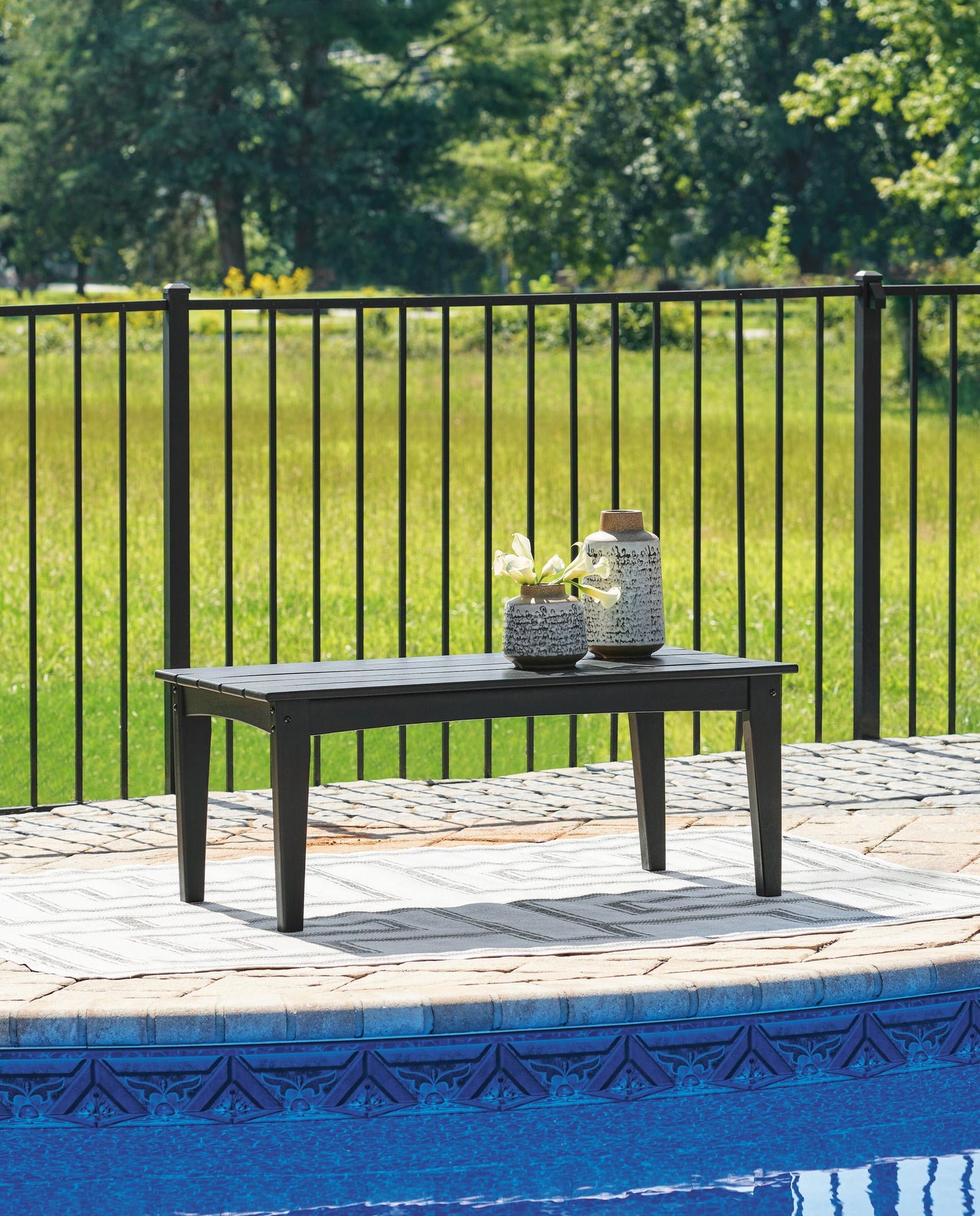 Ashley Express - Mesa de cóctel rectangular Hyland wave