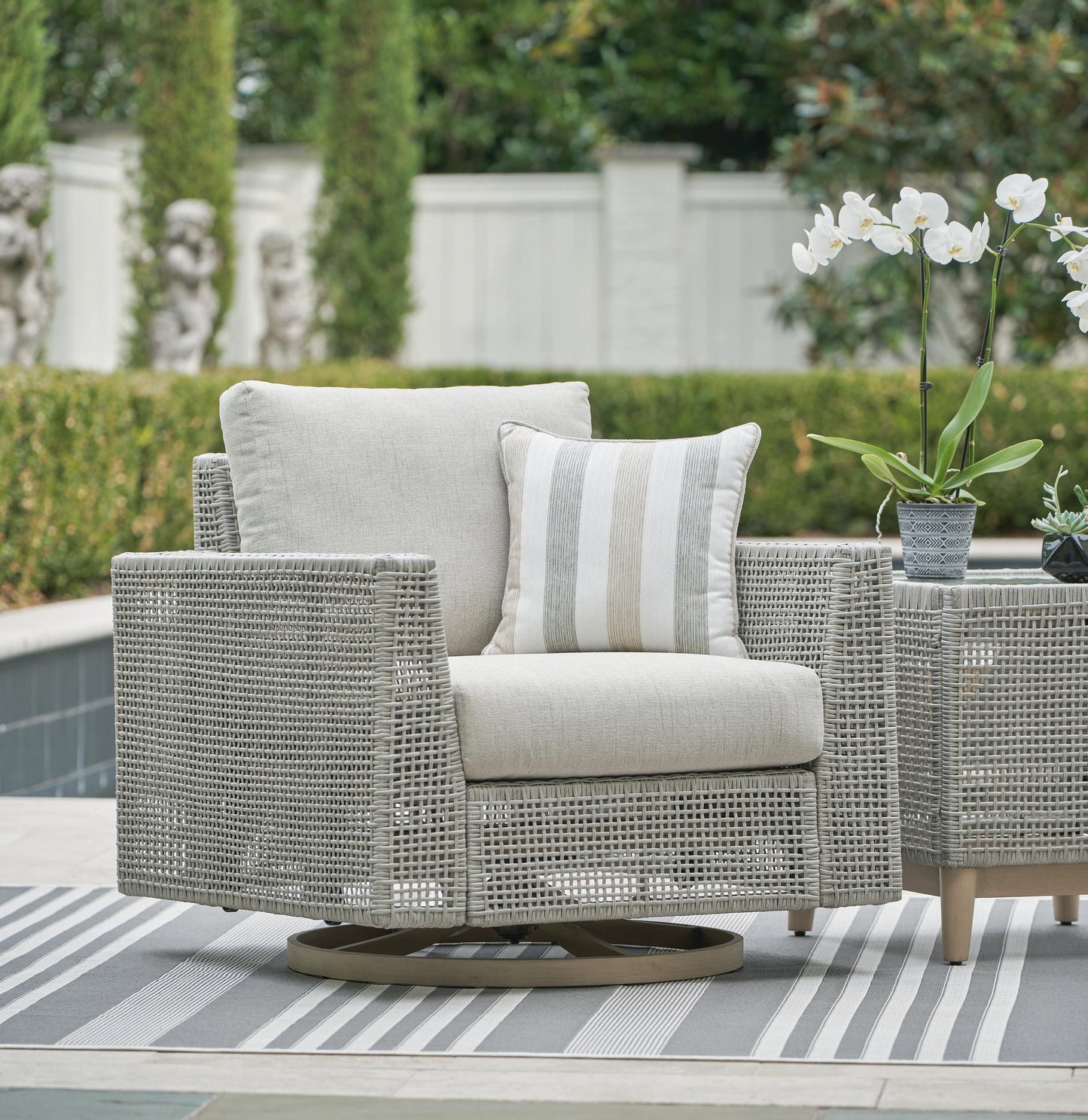 Sillón giratorio Seton Creek con cojín