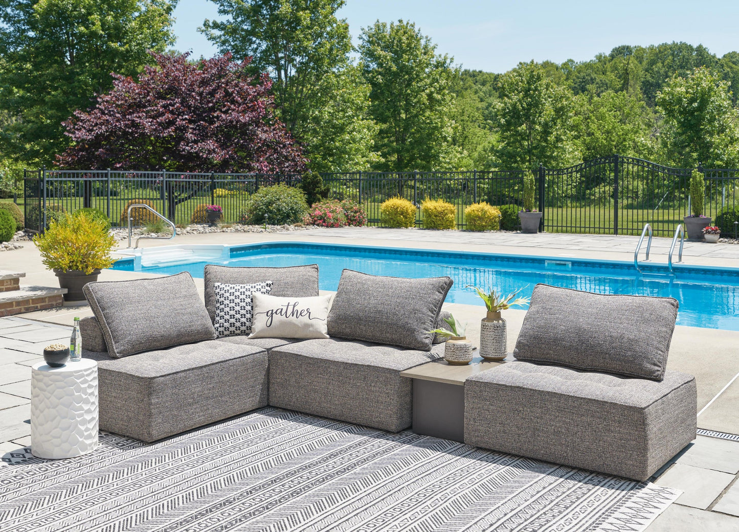 Ashley Express - Seccional de exterior Bree Zee de 5 piezas
