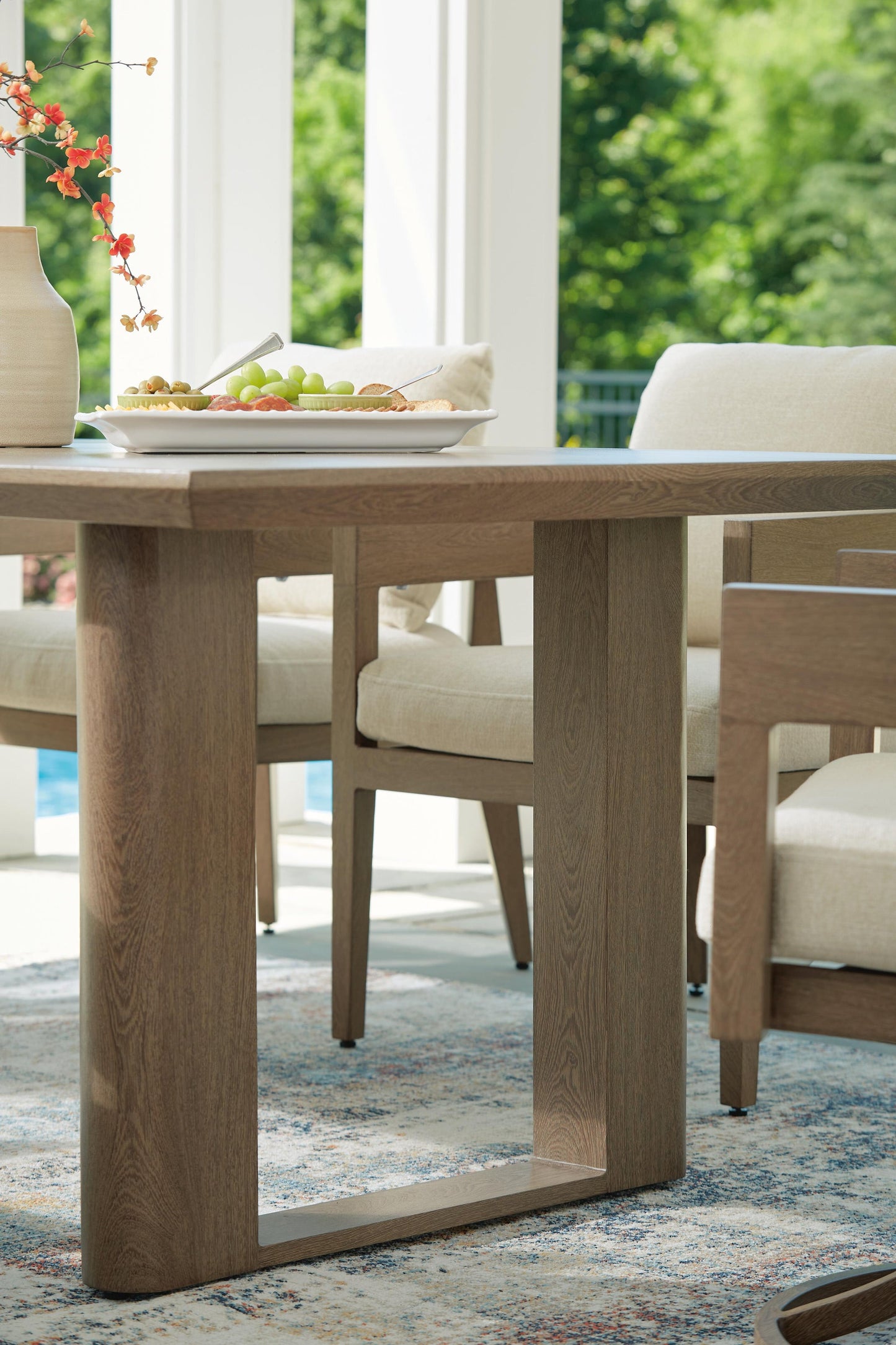 Mesa de comedor rectangular Serene Bay con UMB OPT