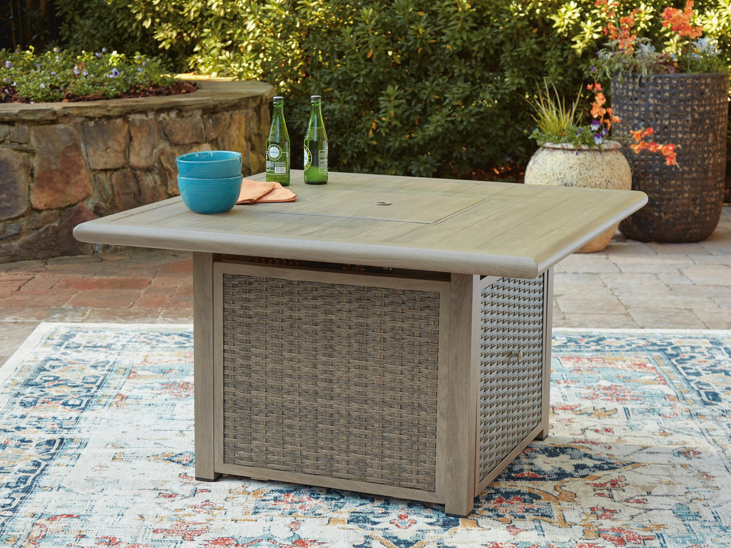 Mesa para fogata cuadrada de Cliff Trails