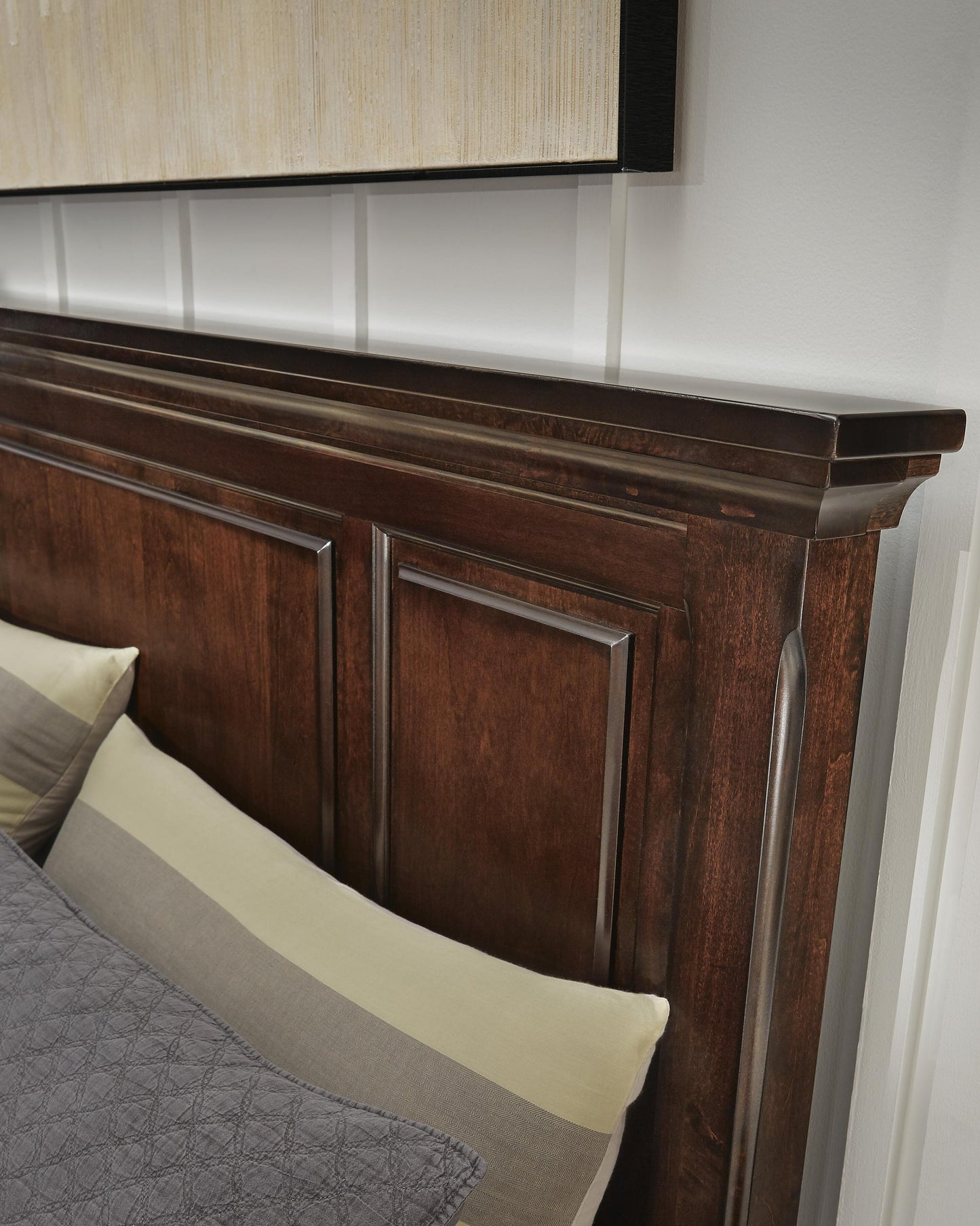 Cama King Porter California con almacenamiento y paneles