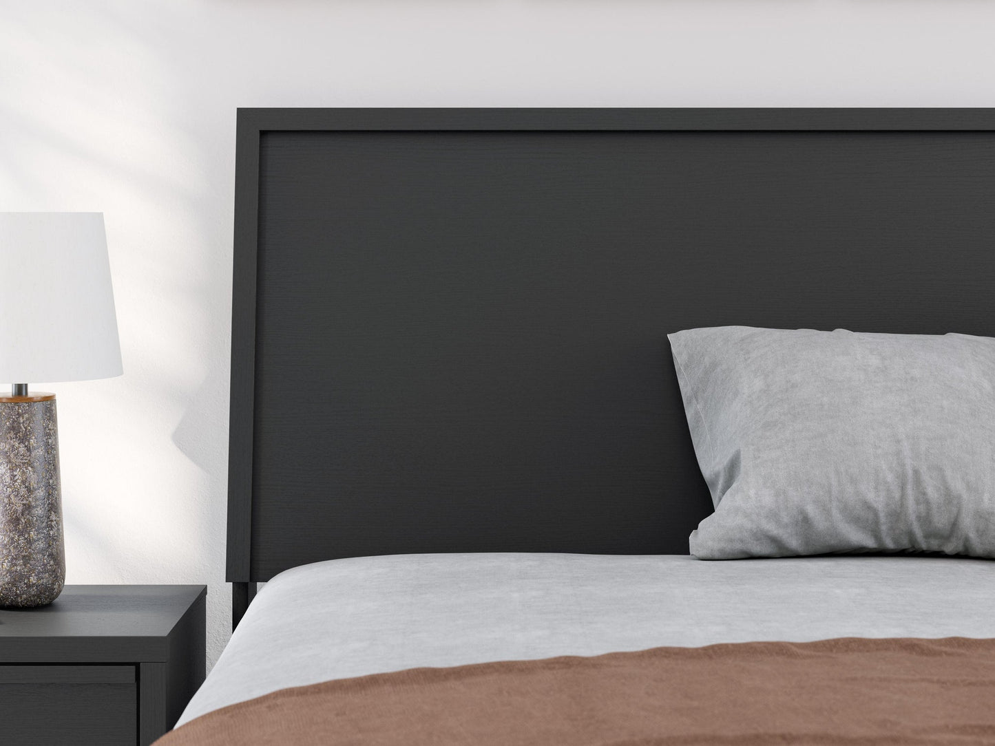 Ashley Express - Cama Danziar con paneles completos