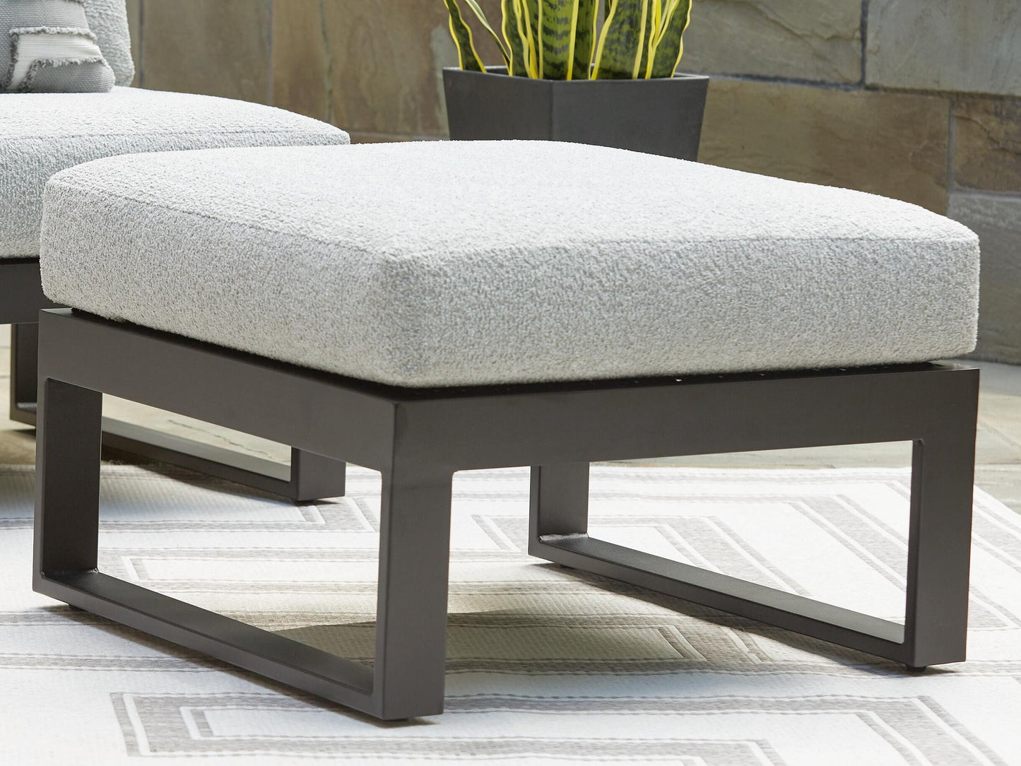 Ashley Express - Seccional de exterior Beachloft de 4 piezas