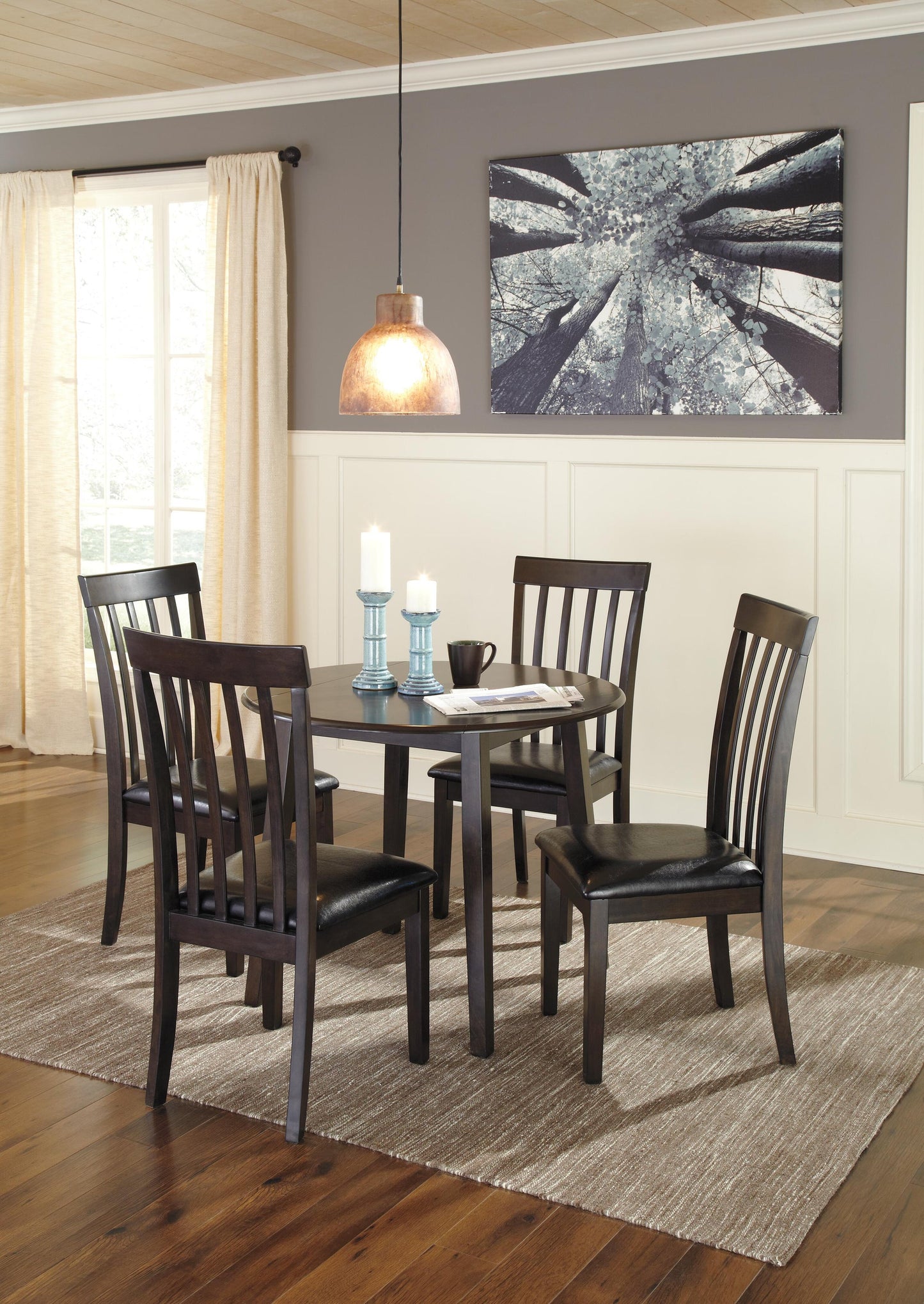 Mesa de comedor Hammis y 4 sillas