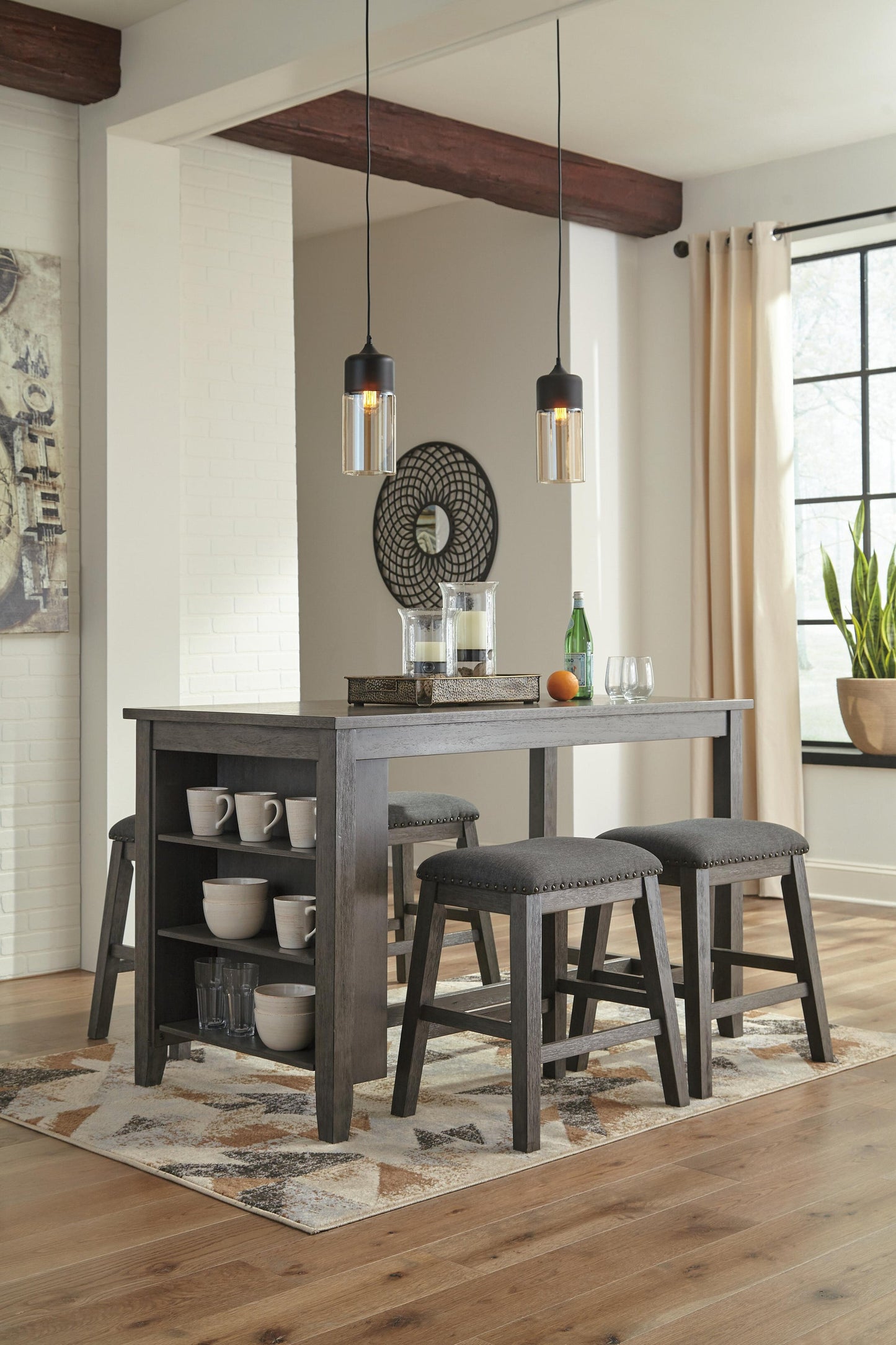 Ashley Express - Mesa de comedor alta Caitbrook y 4 taburetes
