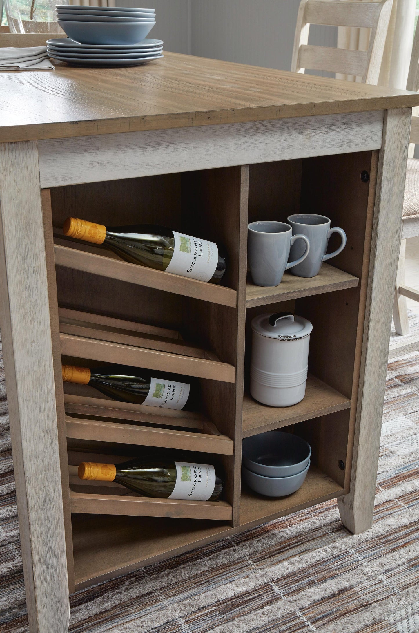 Ashley Express - Mesa de comedor Skempton de altura de mostrador y 4 taburetes