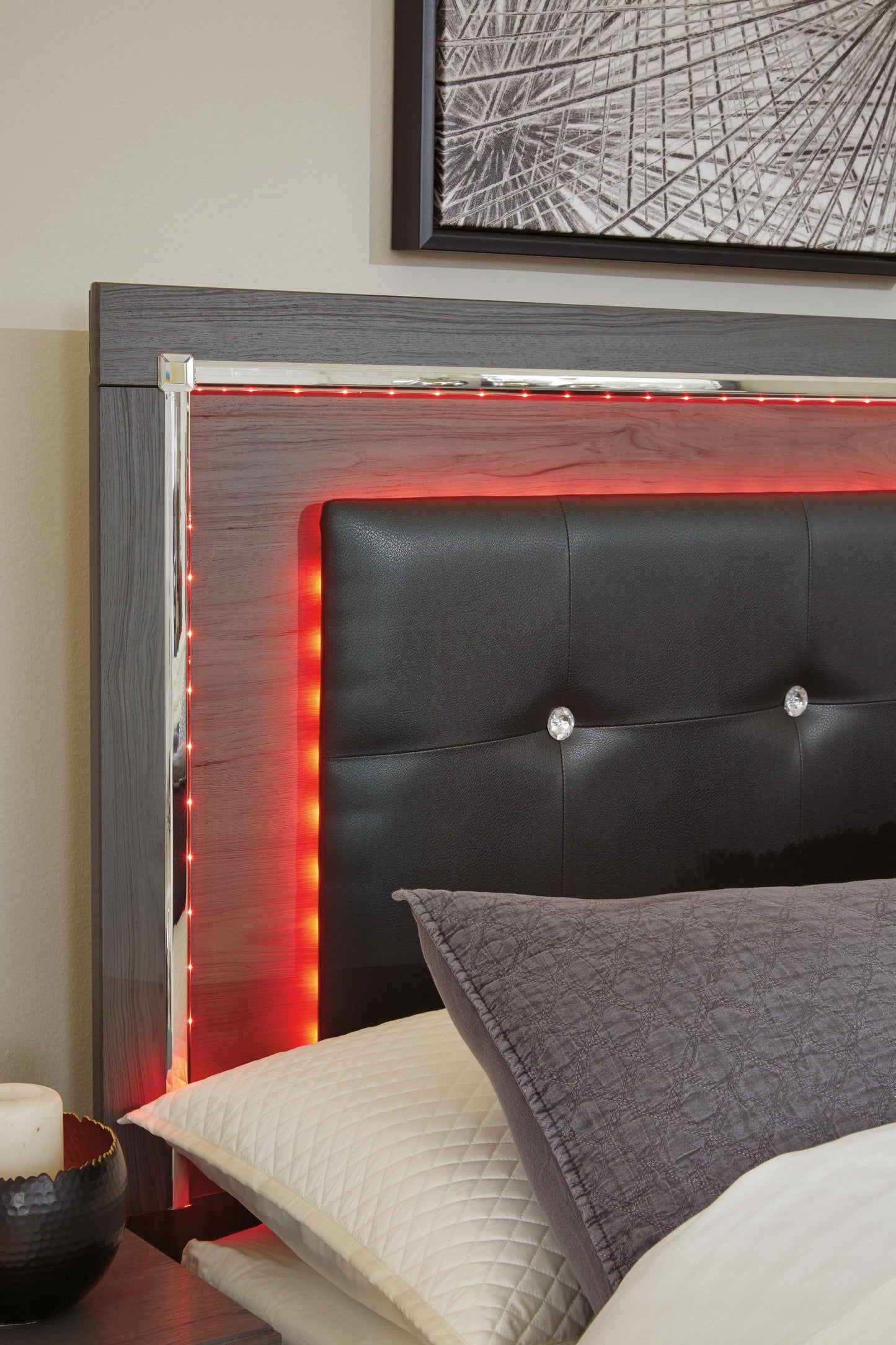 Cama Lodanna con paneles completos, tocador con espejo, cómoda y mesita de noche