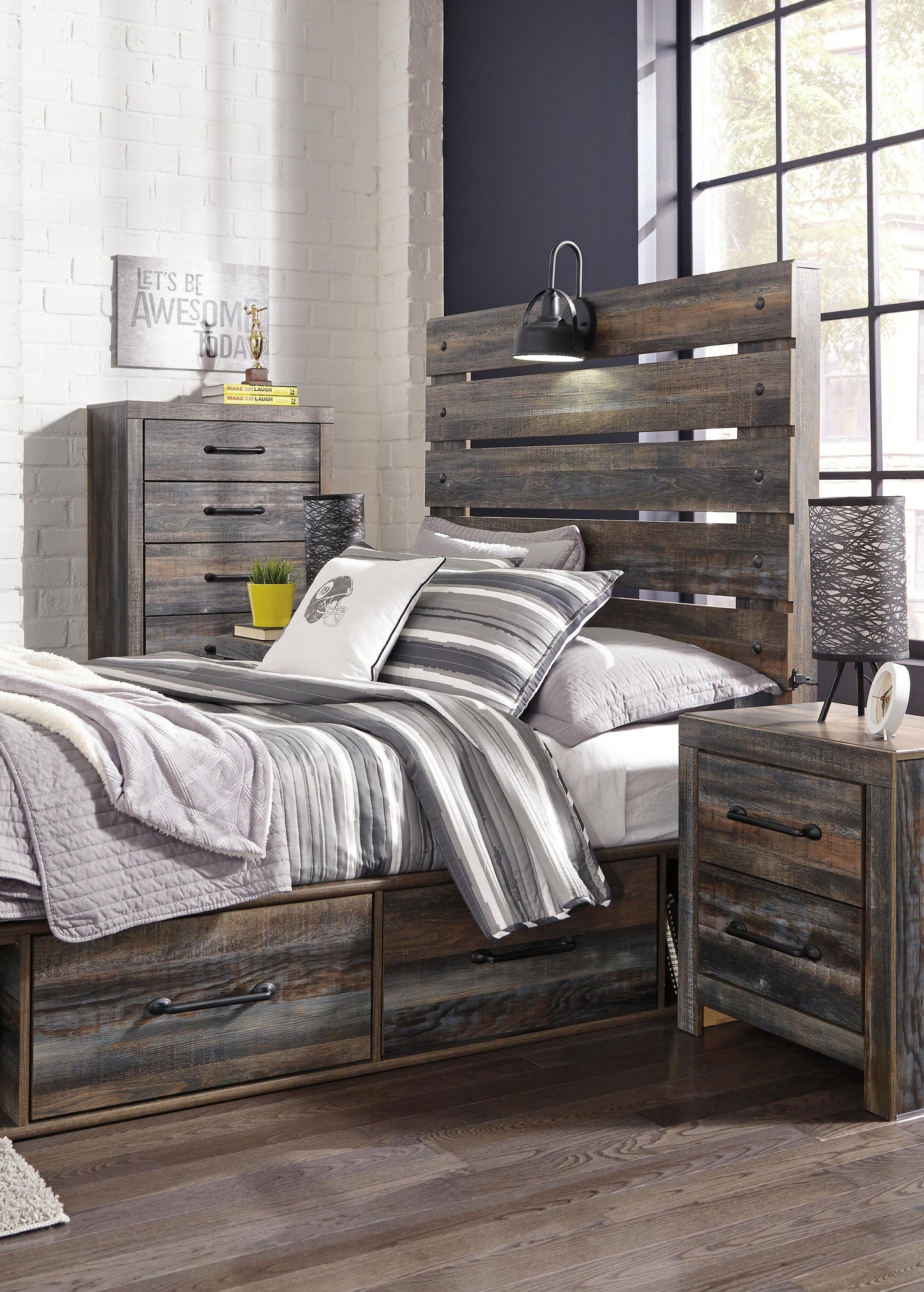 Cama Drystan de tamaño completo con 4 cajones y tocador con espejo