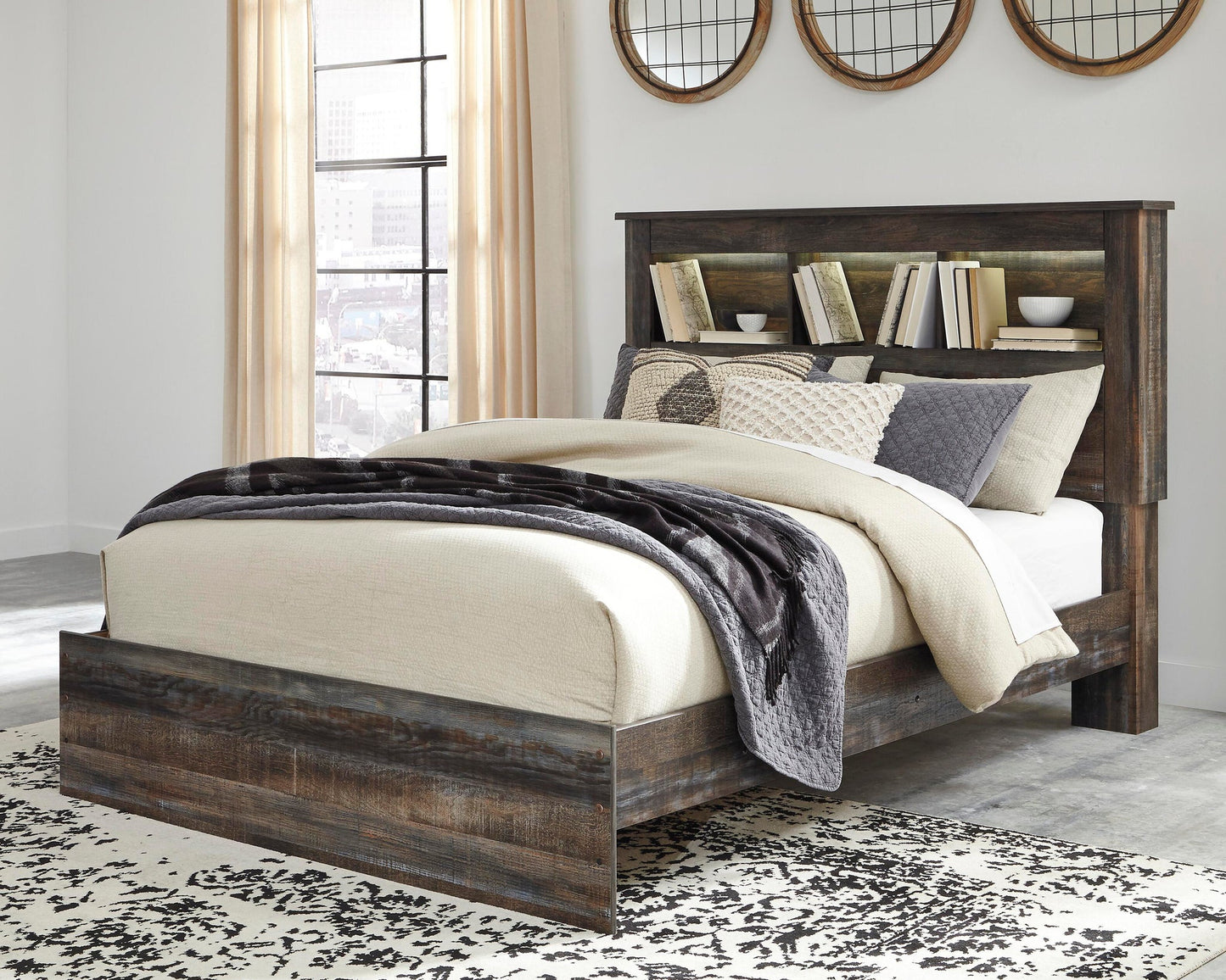 Cama Queen con estantería Drystan, cómoda con espejo, cómoda y mesita de noche
