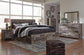 Cama Derekson King con 4 cajones de almacenamiento, cómoda con espejo, cómoda y mesita de noche