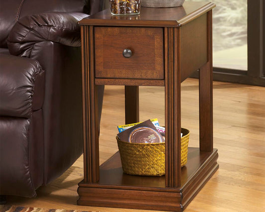 Ashley Express - Mesa auxiliar con silla Breegin