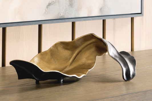 Ashley Express - Escultura de Melinda