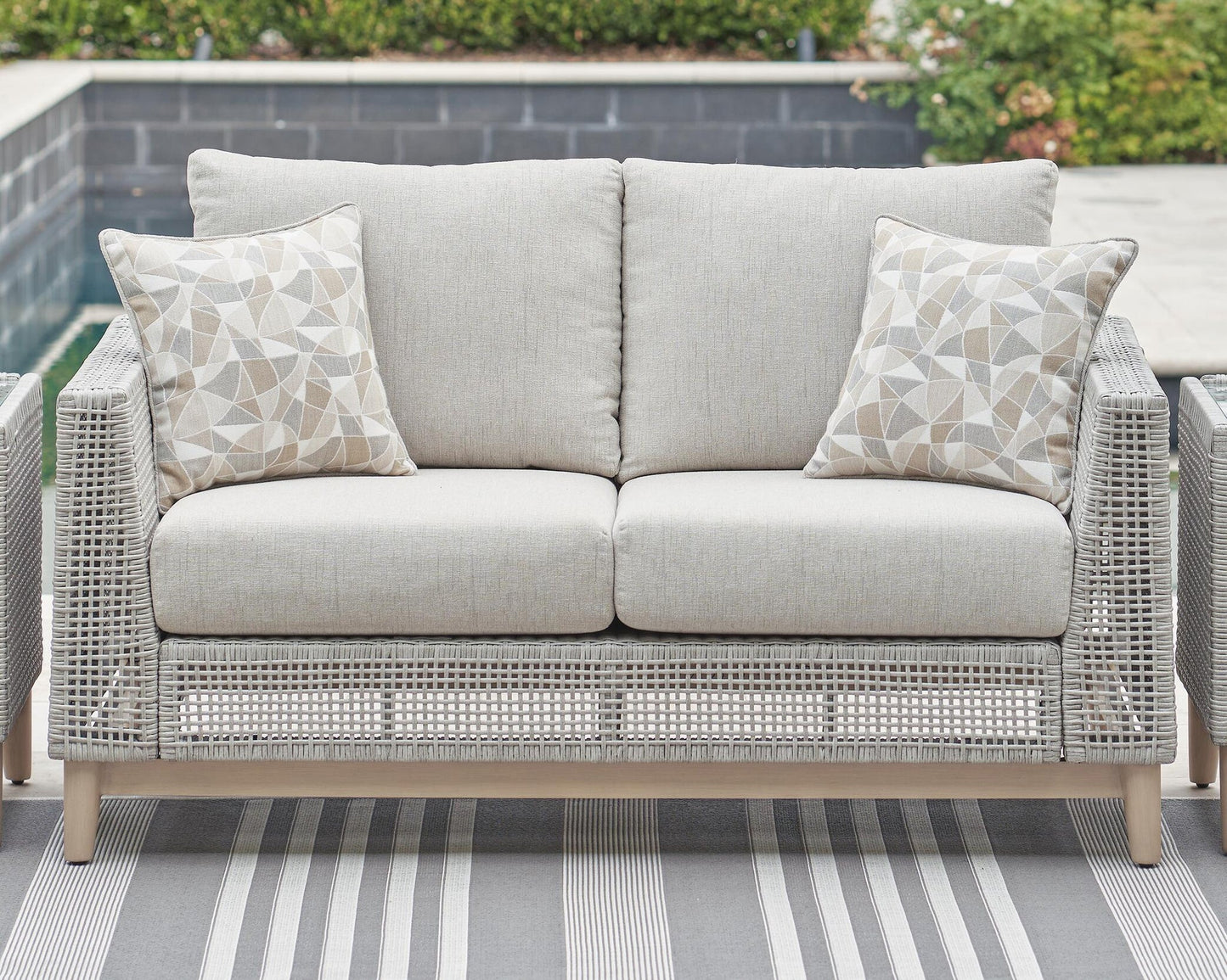 Loveseat Seton Creek con cojín