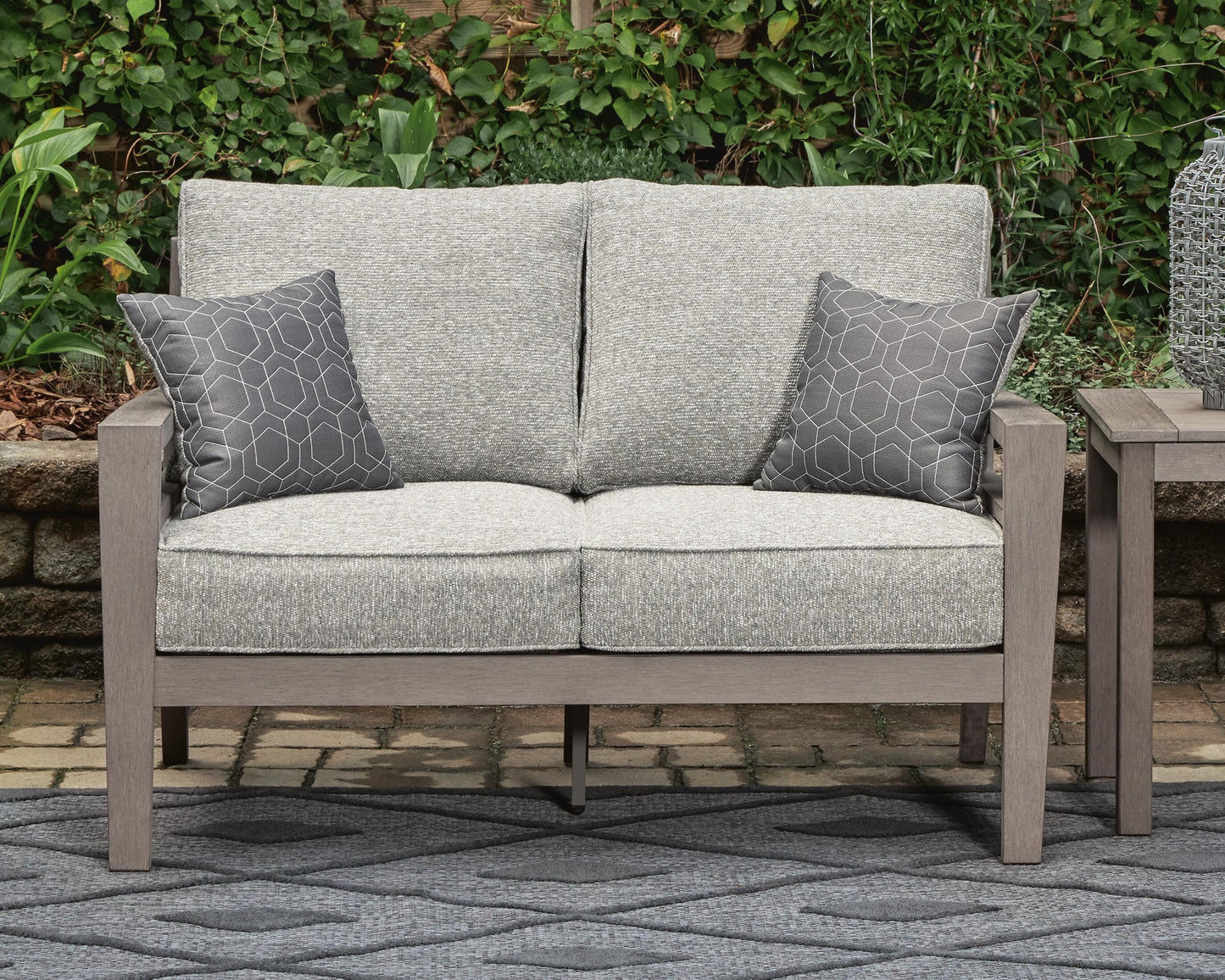 Loveseat Hillside Barn con cojín